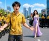 穷外卖员被同行嘲笑，下一秒美女总裁竟携千万资产当众和他闪婚！众人笑他吃软饭，却不知他竟是隐世狼王，一出手便助美妻夺回集团、横扫豪门！#逆袭 #打脸 #全集 #爽剧