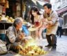 窮小夥讓女兒給乞丐送了個餅，怎料他是神秘大佬，回贈破筆竟點物成真，1幅畫成首富繼承人，全城美女搶著給他女兒當後媽！#爽劇 #逆襲 #反轉