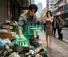 Desprezou o catador de lixo! Ele ficou bilionário com poder de reciclagem, ela se arrependeu.