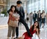 乞丐女孩進公司撿瓶子卻被人嘲笑，誰料她竟是權勢滔天總裁的隱婚妻子！得知她被欺負，總裁直接當眾攬她入懷，一個舉動讓心機女付出慘痛代價！#霸總的乞丐未婚妻 #短劇 #追妻火葬場 #甜寵 #愛情 #純愛
