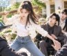 大家都以為她嫁給殘障總裁是高攀，誰知這個看似柔弱的女人竟是「大力王」！惡霸鬧事，她一人護住丈夫和孩子，三兩下把壞人嚇跑，連總裁都看傻了眼，孩子們更是集體改口：這個後媽，我們認定了！#短劇全集 #甜寵